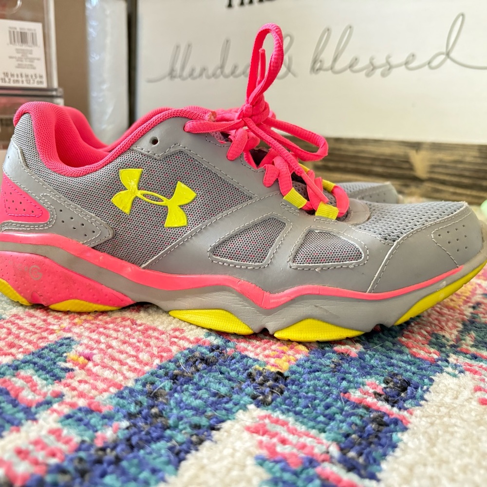 Under Armour Womens Micro G Strive V Training Shoes - SIZE: 9